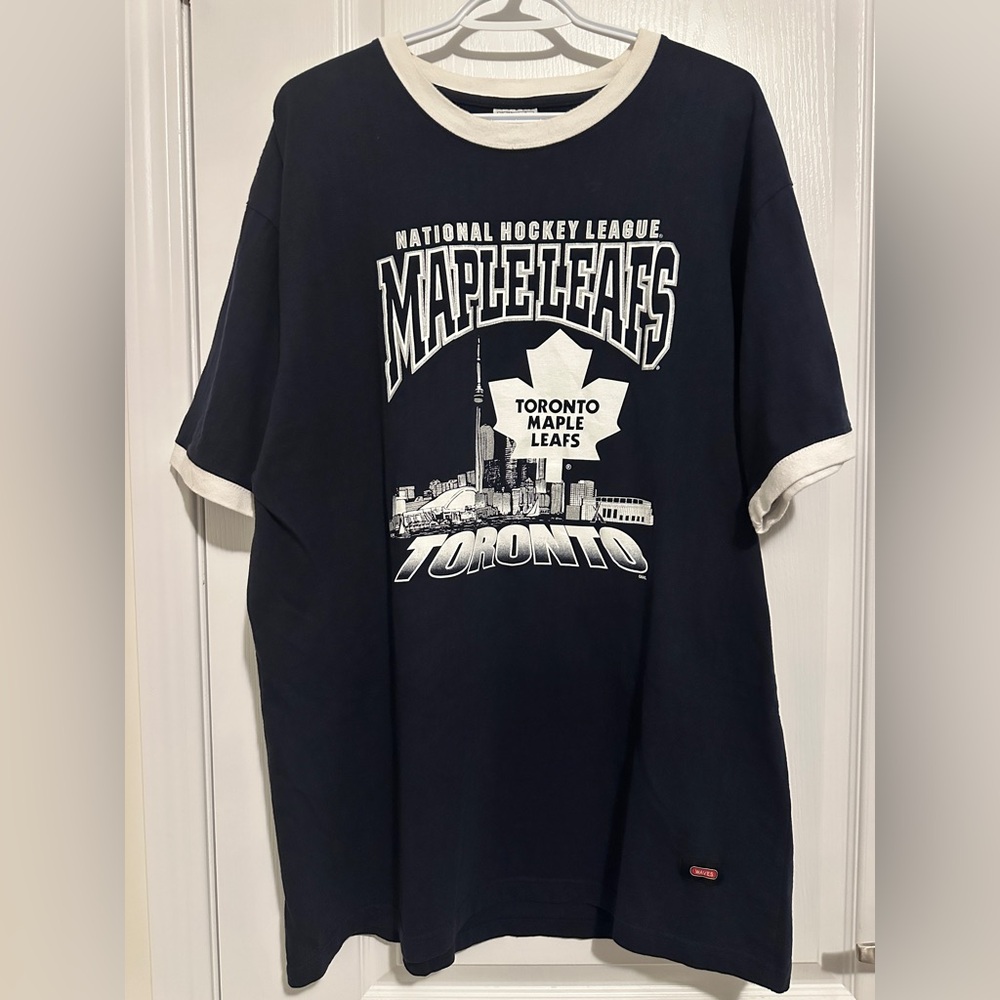 Vintage 1990 Waves Toronto Maple Leafs Skyline Navy Blue T-Shirt